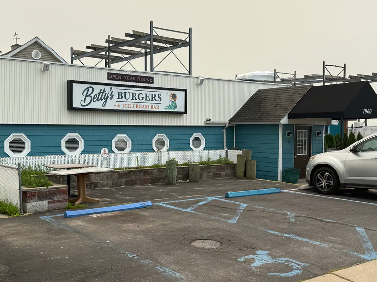 Betty’s Burgers Ice Cream Bar set to bring a new coastal burger vibe to Merrick